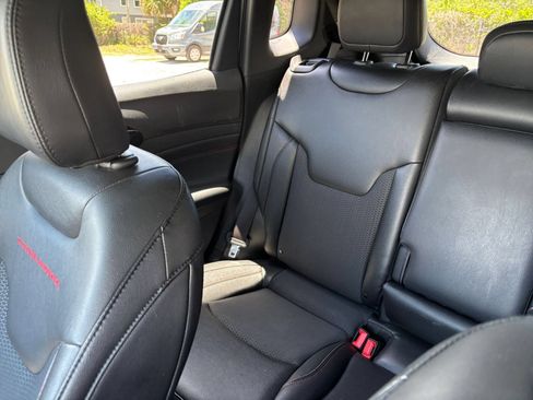 Used 2025 Jeep Compass Trailhawk AWD/4WD image 39