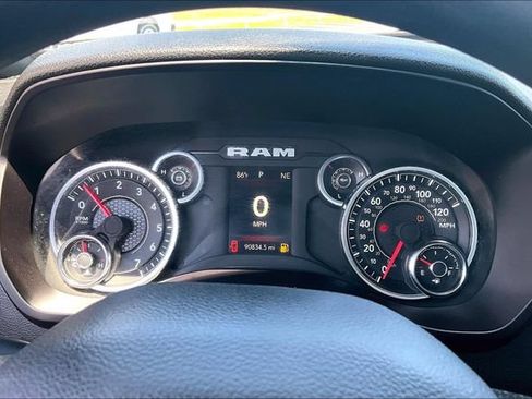 Used 2024 RAM 2500 Tradesman w/ Chrome Appearance Group AWD/4WD image 14