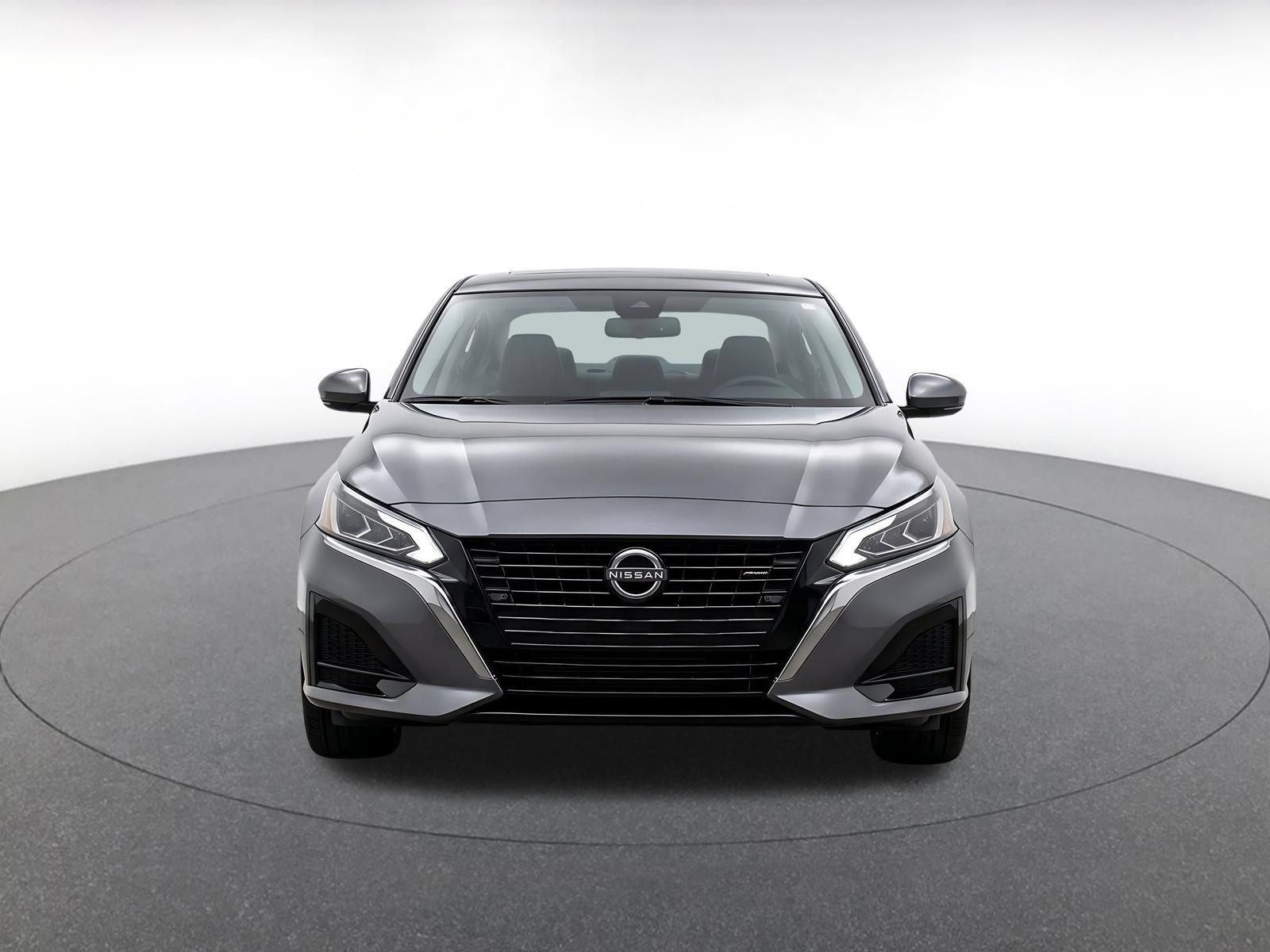 Used 2025 Nissan Altima 2.5 SV FWD image 2