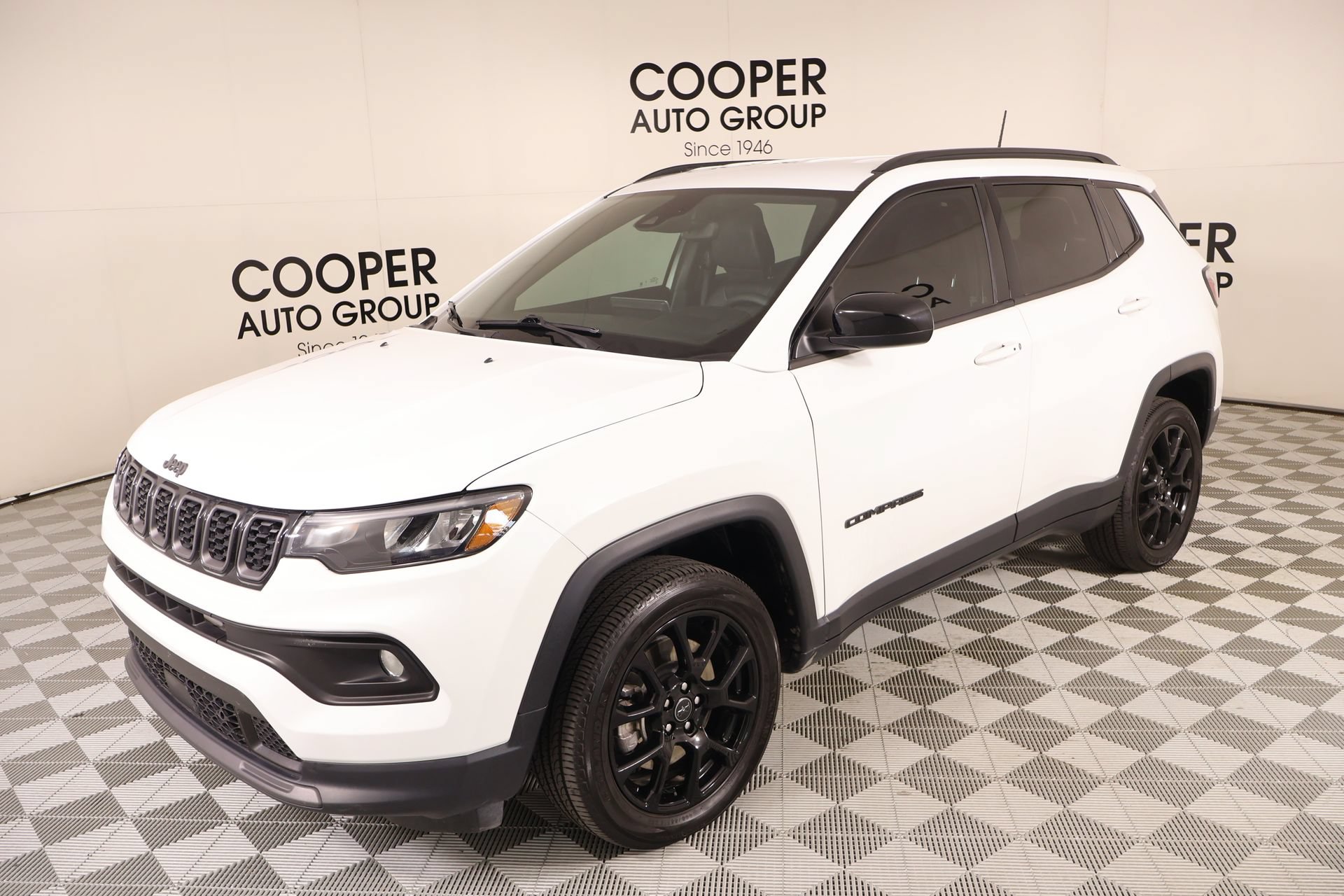 Used 2025 Jeep Compass Latitude w/ Convenience Group AWD/4WD image 10