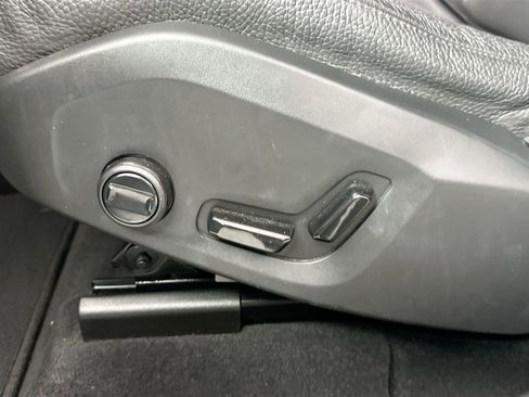 Used 2023 Volvo XC60 B5 Plus image 18