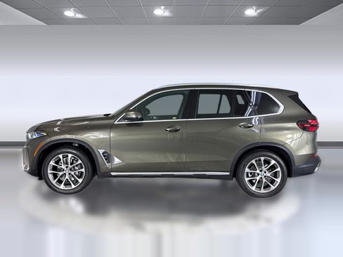 Used 2024 BMW X5 xDrive40i w/ Premium Package AWD/4WD image 2