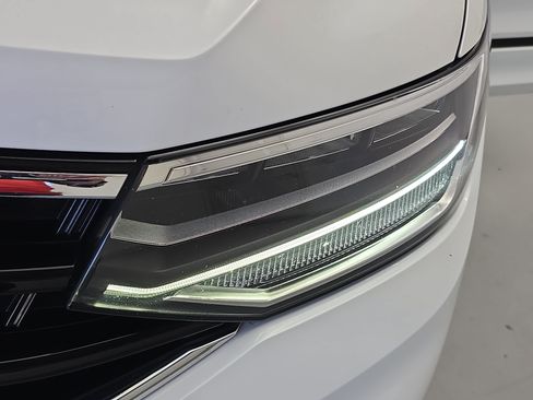 Certified 2024 Volkswagen Tiguan SE R-Line FWD image 33