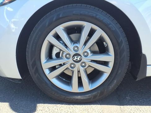 Used 2017 Hyundai Elantra SE image 9