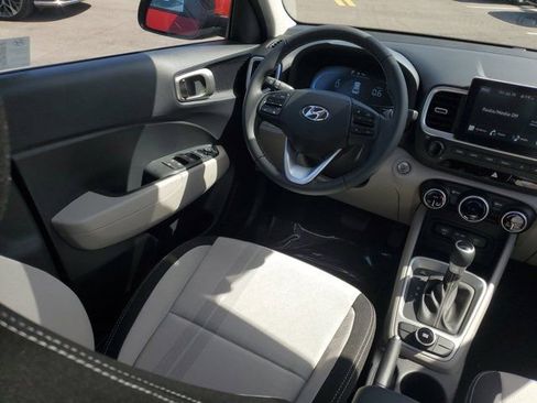 Certified 2025 Hyundai Venue SEL image 10