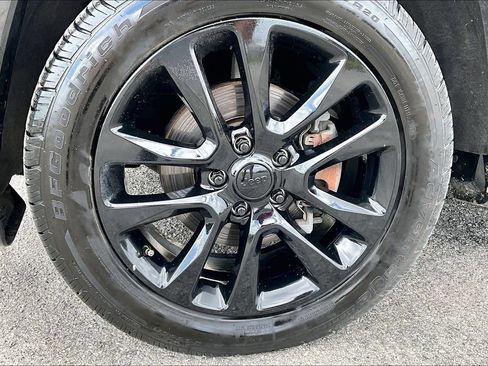 Used 2018 Jeep Grand Cherokee Altitude AWD/4WD image 8