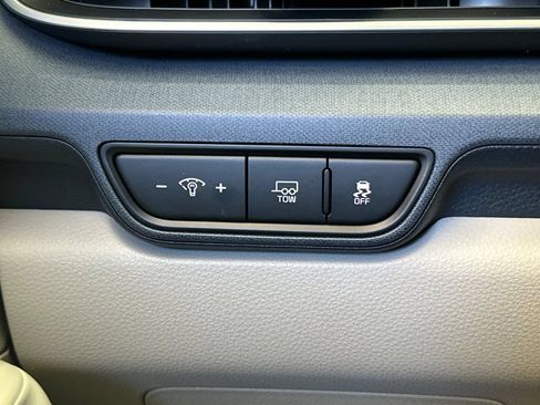 Certified 2025 Kia Carnival SX FWD image 31