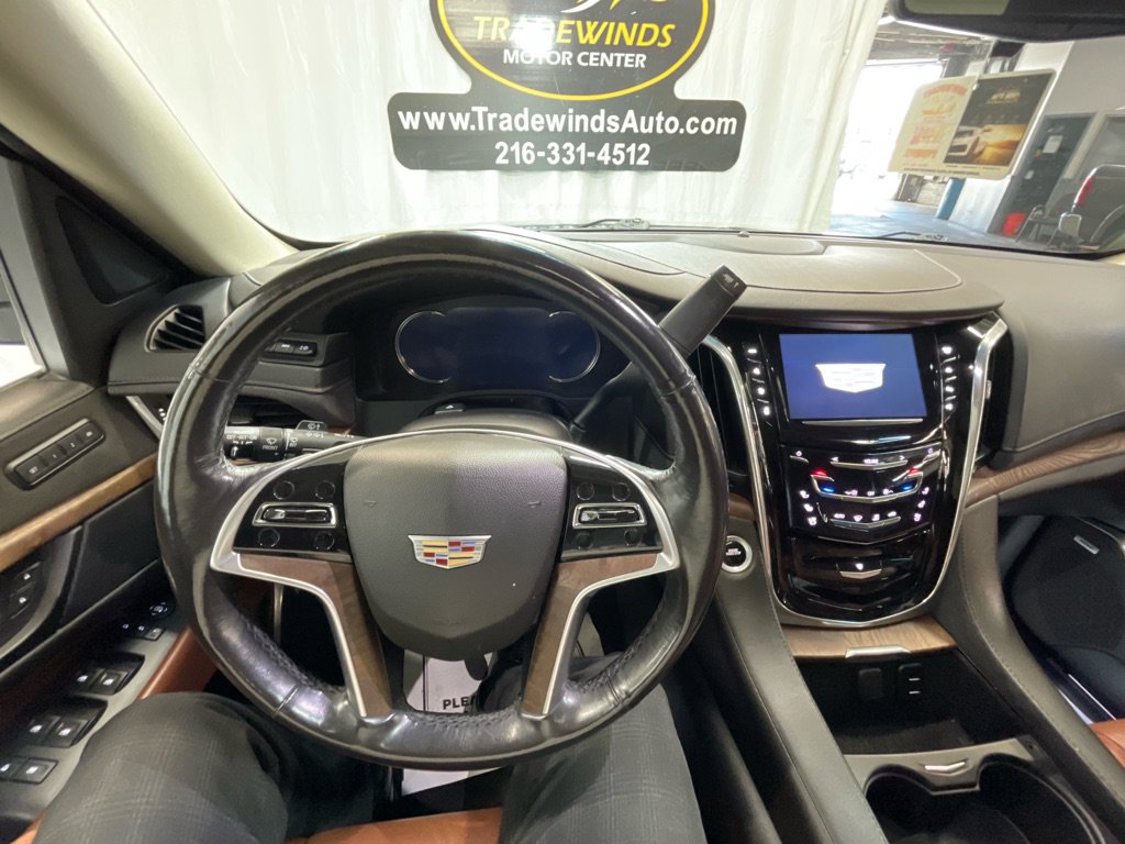 Used 2019 Cadillac Escalade ESV Luxury AWD/4WD image 23