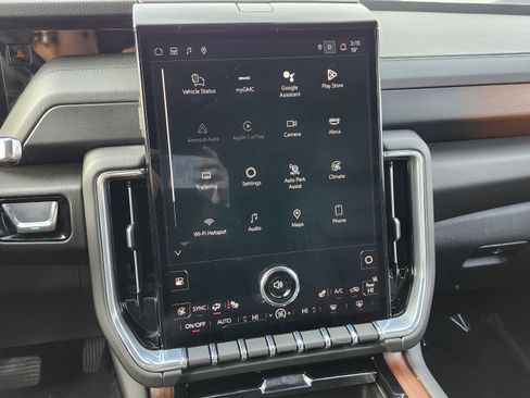 Used 2025 GMC Yukon Denali image 34