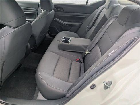 Used 2025 Nissan Altima 2.5 SV FWD image 16