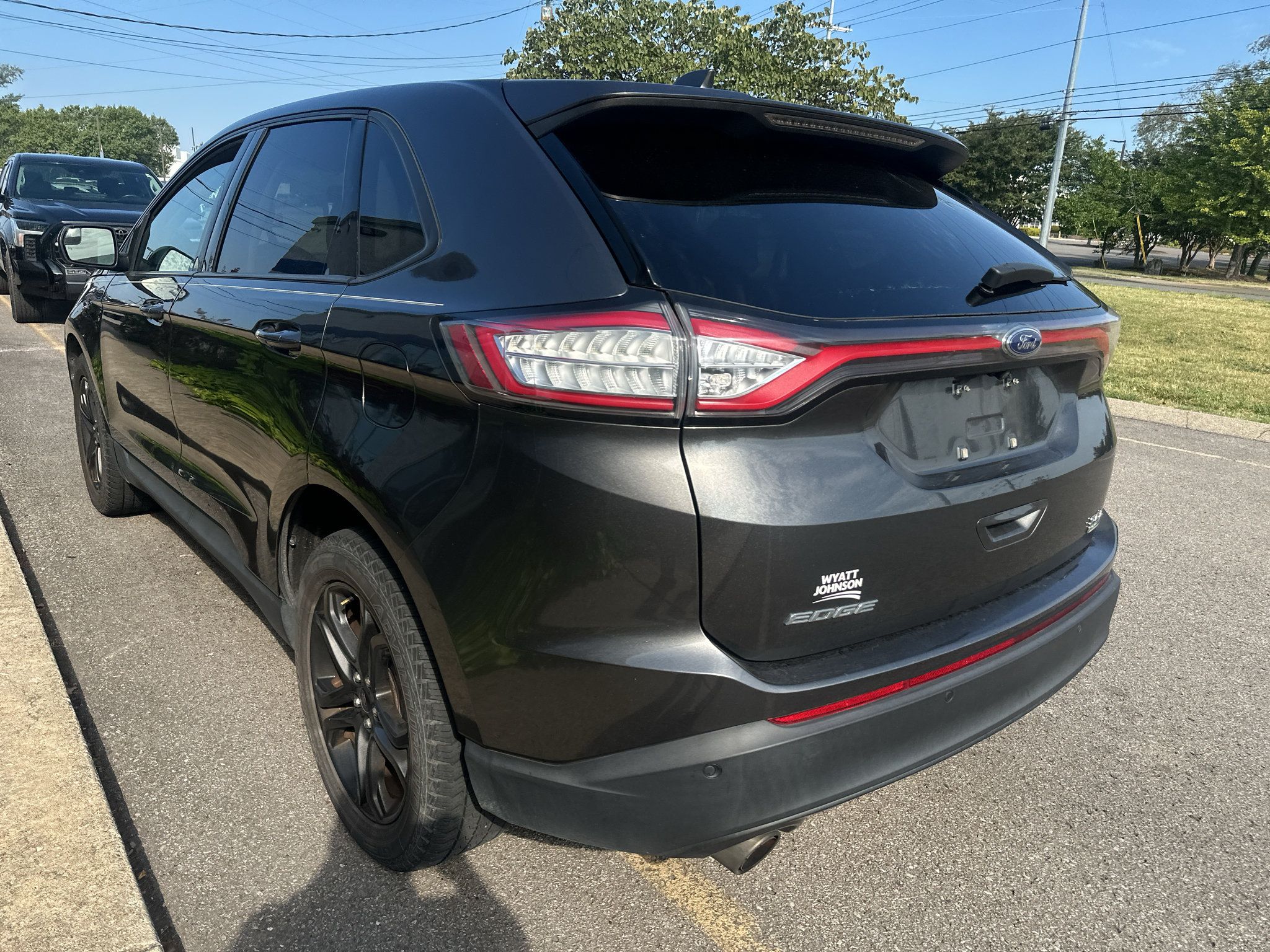 Used 2018 Ford Edge SEL w/ Equipment Group 201A AWD/4WD image 6