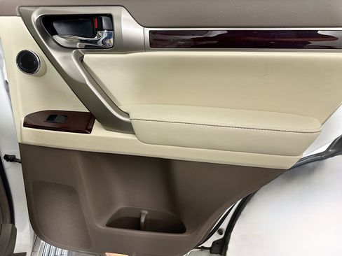 Used 2019 Lexus GX 460 Luxury AWD/4WD image 32