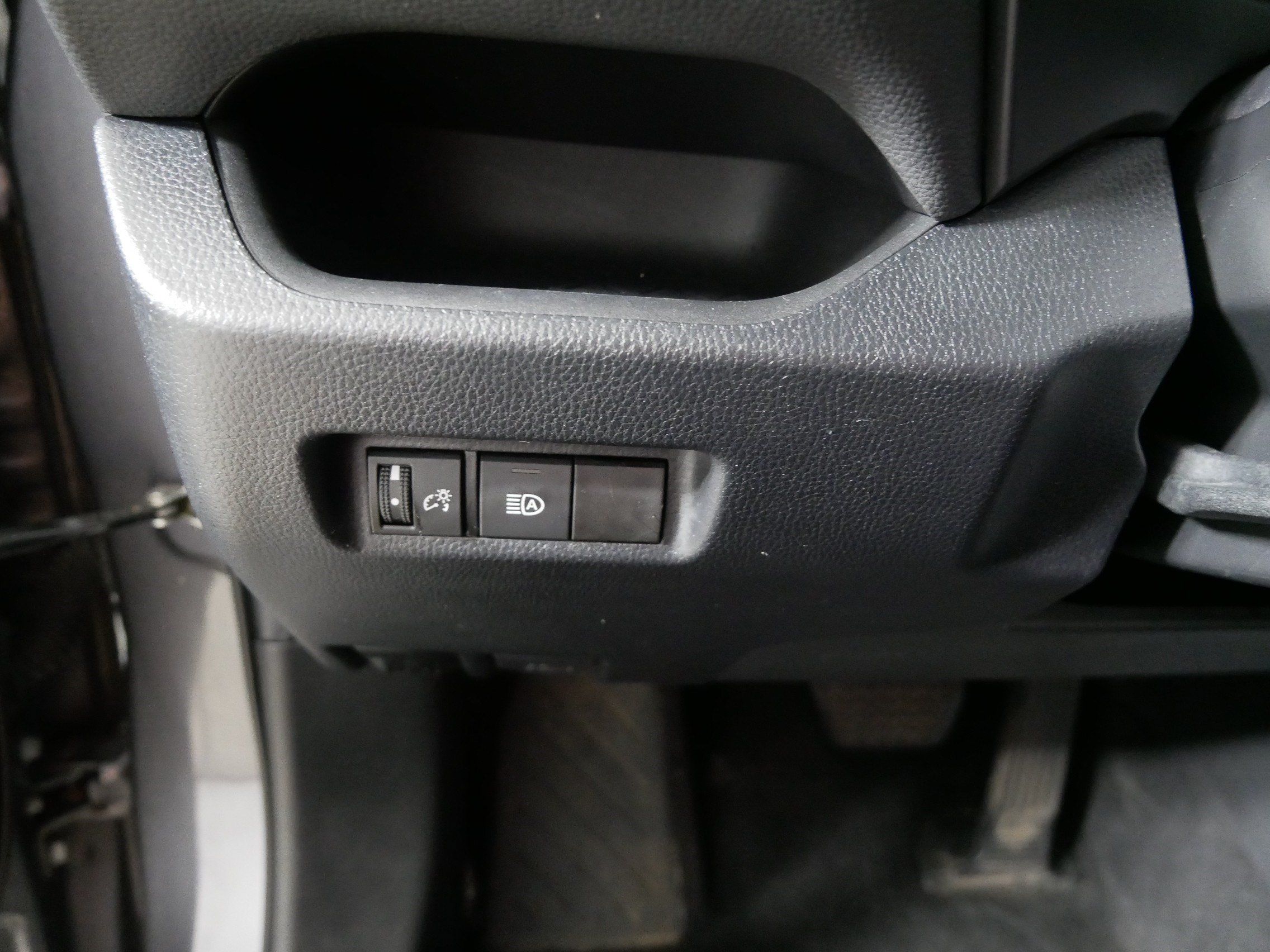 Used 2022 Toyota RAV4 LE AWD/4WD image 26