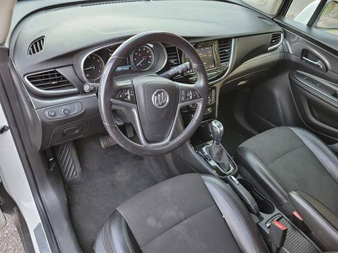 Used 2021 Buick Encore Preferred AWD/4WD image 2
