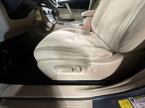 Used 2011 Toyota Highlander 4WD image 17