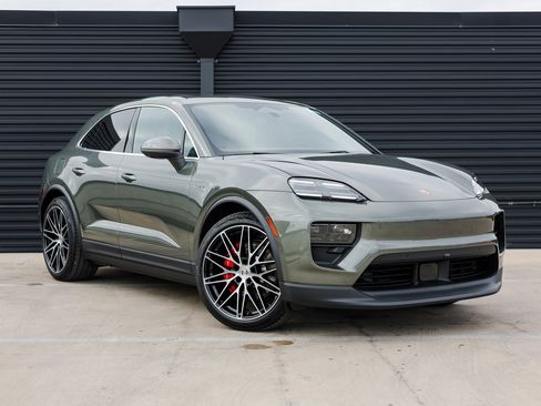 New 2025 Porsche Macan 4S Electric image 9