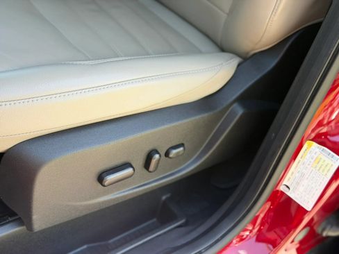 Used 2019 Ford Escape Titanium FWD image 9