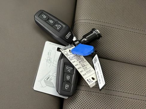 Used 2025 Audi Q5 Premium Plus w/ Premium Plus image 25