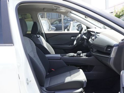 Used 2023 Nissan Rogue SV FWD image 17