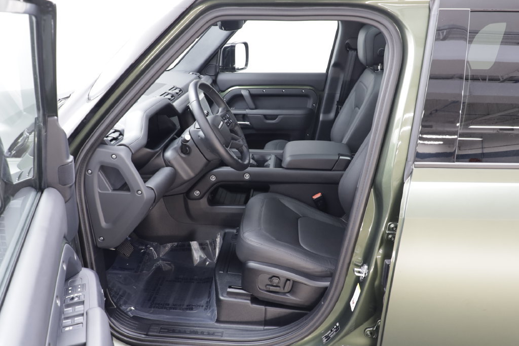 Certified 2026 Land Rover Defender 110 X-Dynamic SE AWD/4WD image 6