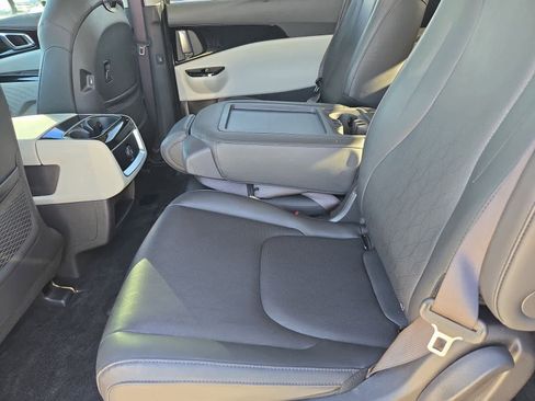 Certified 2023 Kia Carnival EX image 23