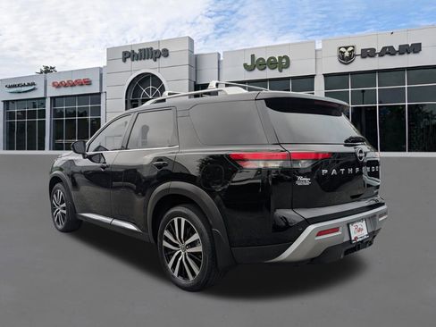 Used 2024 Nissan Pathfinder Platinum image 5