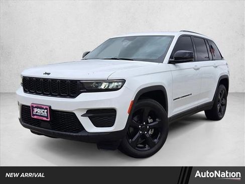 Used 2022 Jeep Grand Cherokee Altitude RWD image 1