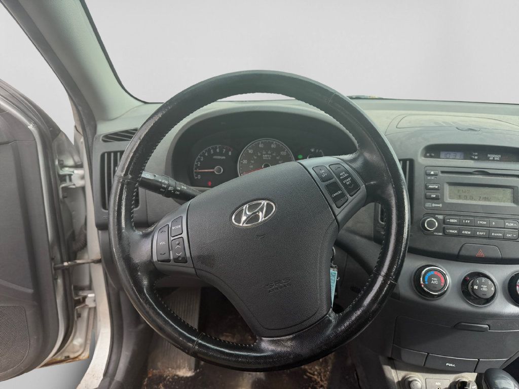 Used 2009 Hyundai Elantra SE FWD image 15