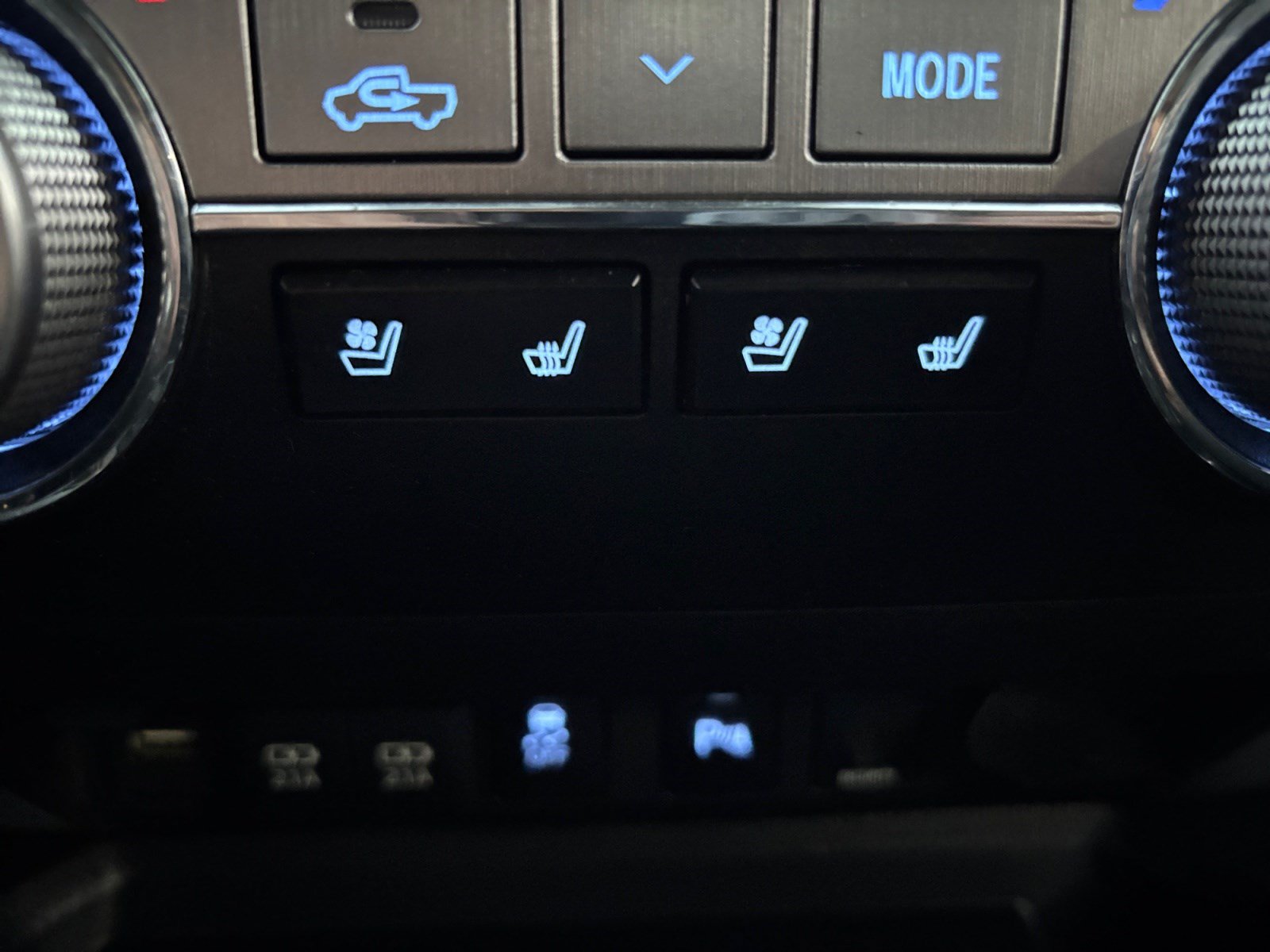 Used 2021 Toyota Tundra Platinum AWD/4WD image 25