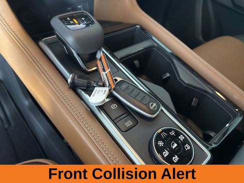 Used 2025 Nissan Pathfinder Platinum AWD/4WD image 22