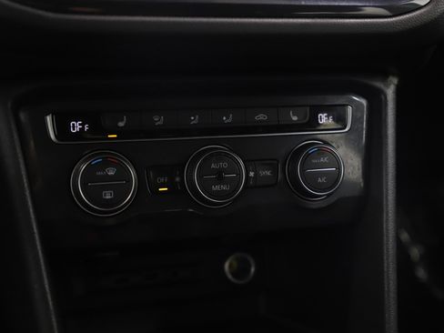 Used 2020 Volkswagen Tiguan SE image 23