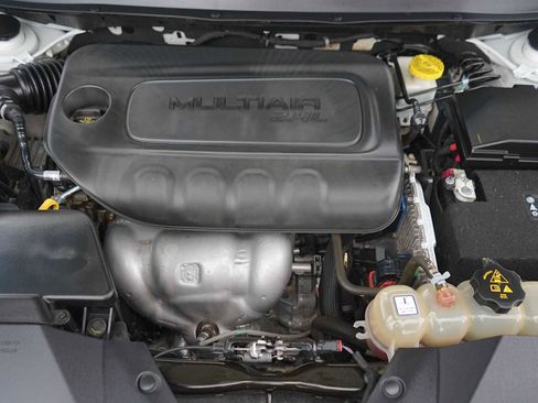 Used 2021 Jeep Cherokee Latitude Plus FWD image 9