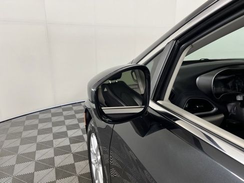 Used 2021 Chrysler Pacifica Touring-L image 14