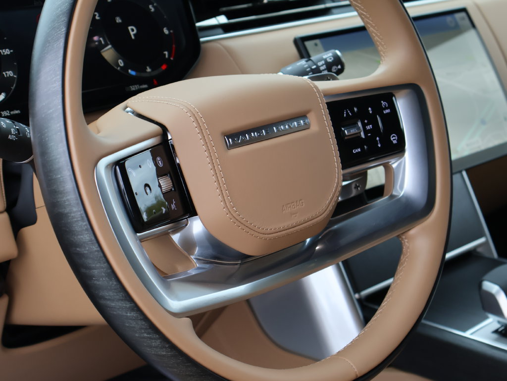 Used 2026 Land Rover Range Rover SE AWD/4WD image 18