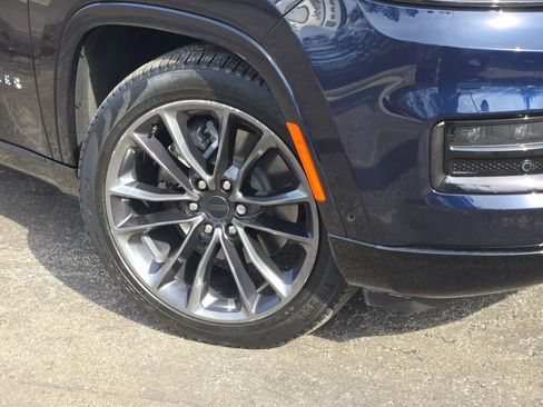 Used 2025 Jeep Grand Wagoneer Series III w/ Quick Order Packagew 28T image 3