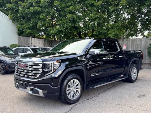Used 2023 GMC Sierra 1500 Denali w/ Technology Package AWD/4WD image 2