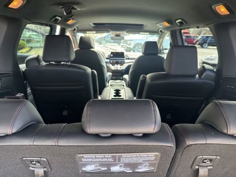 Used 2025 Honda Odyssey Sport-L image 11