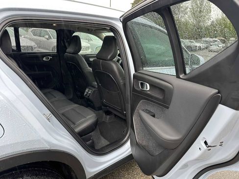 Certified 2025 Volvo XC40 B5 Plus AWD/4WD image 14