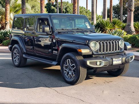 Used 2024 Jeep Wrangler Unlimited Sahara AWD/4WD image 4