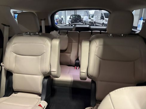 Used 2023 Ford Explorer XLT w/ Equipment Group 202A image 20