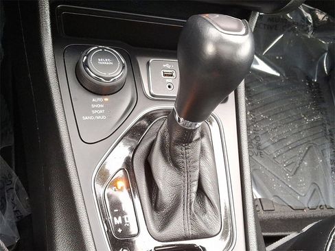 Used 2023 Jeep Cherokee Altitude Lux w/ Lux Elite Package image 16