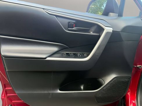 Used 2019 Toyota RAV4 LE w/ All Weather Liner Package AWD/4WD image 19