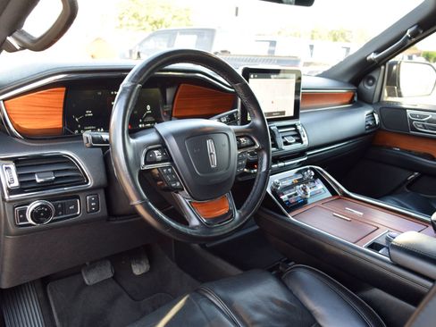 Used 2019 Lincoln Navigator L Reserve AWD/4WD image 17