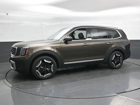 Used 2025 Kia Telluride S AWD/4WD image 7