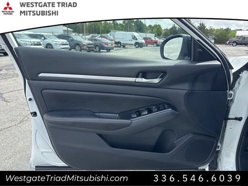 Used 2024 Nissan Altima 2.5 SR FWD image 8