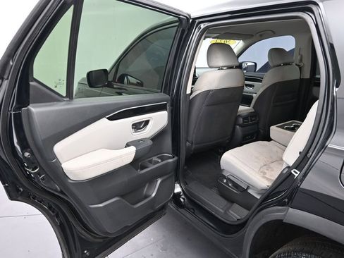 Used 2023 Honda Pilot LX image 13