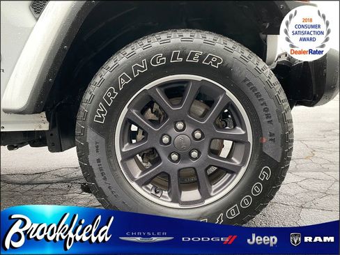 Used 2023 Jeep Gladiator Overland image 9