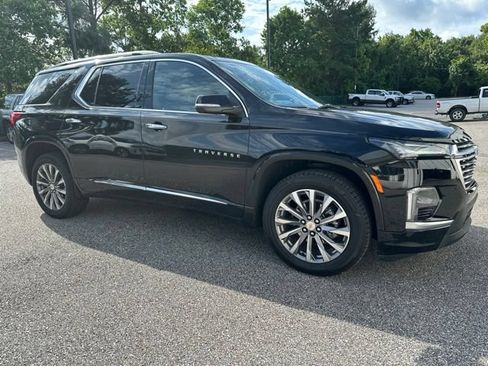 Used 2023 Chevrolet Traverse Premier FWD image 7