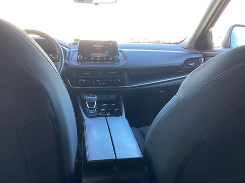 Used 2023 Nissan Rogue S image 15