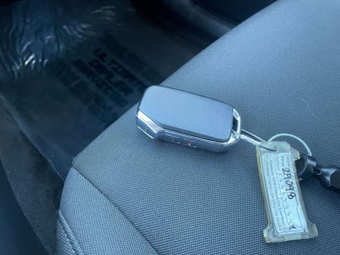 Used 2025 Kia Sportage LX image 21